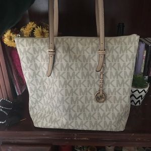 Michael Kors purse 👜